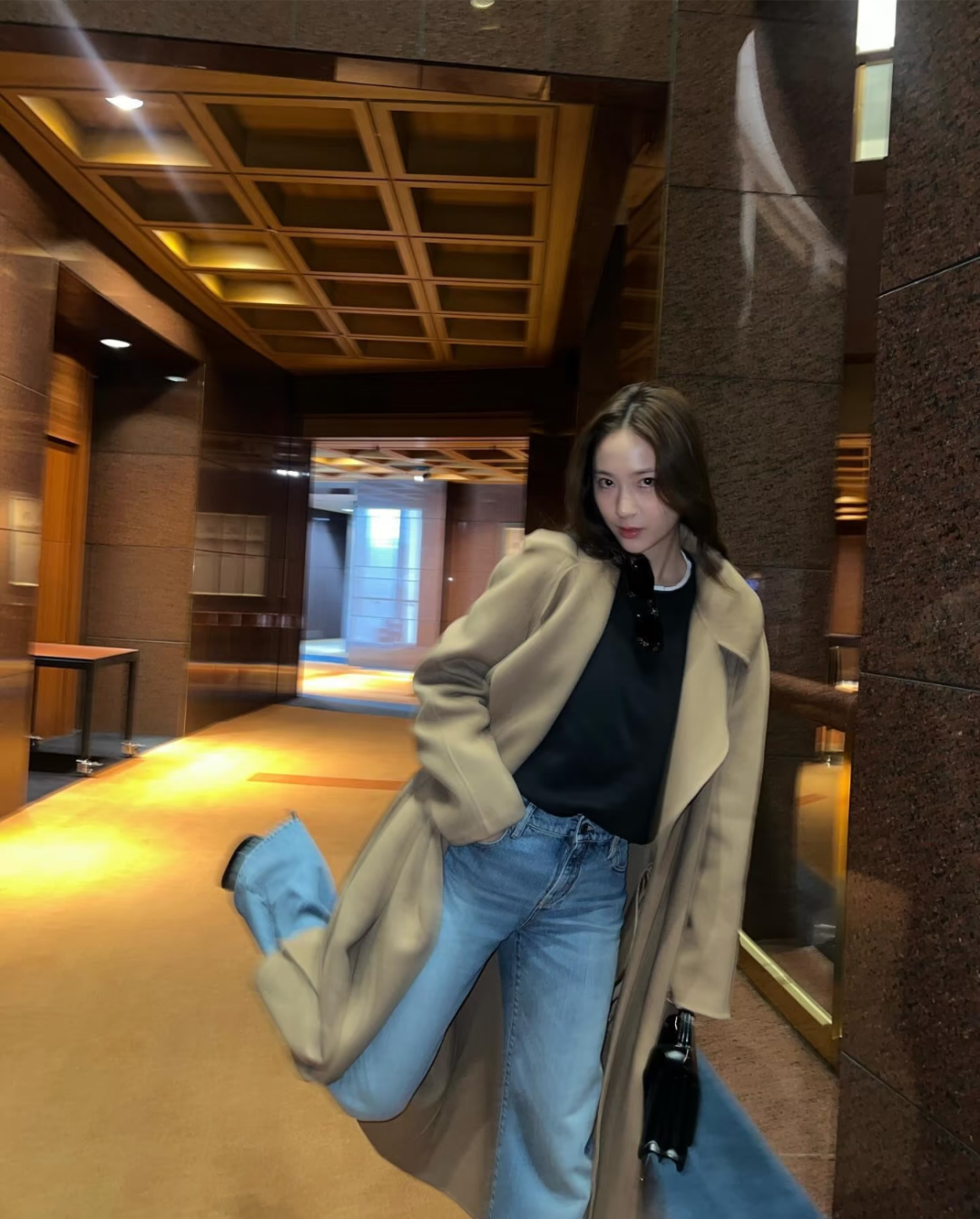 当“时髦小姨”的风吹进女明星的衣橱…