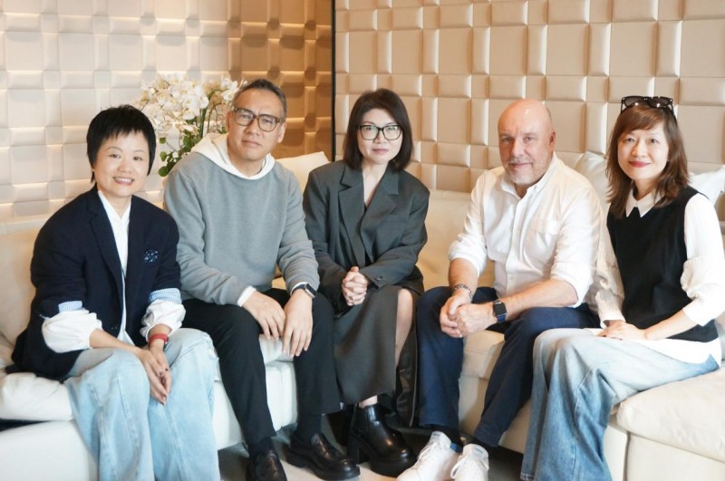 玖姿JUZUI创意总监王陶Taoray Wang2025秋冬纽约时装周掀起天然皮草热，Fur是老钱，Furmark是新贵！
