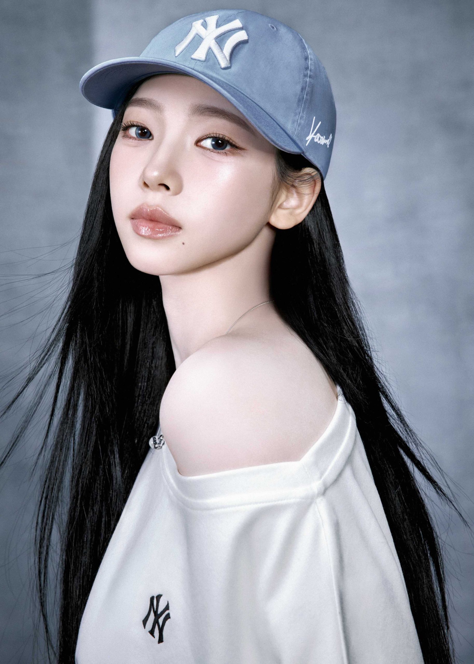 MLB联袂品牌代言人KARINA推出限定胶囊系列