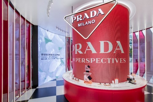 Prada普拉达香水美妆，全球首家农历新年快闪店亮相cdf三亚国际免税城  